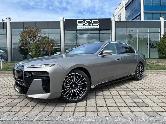 2026 BMW 7 Series in Grey for sale