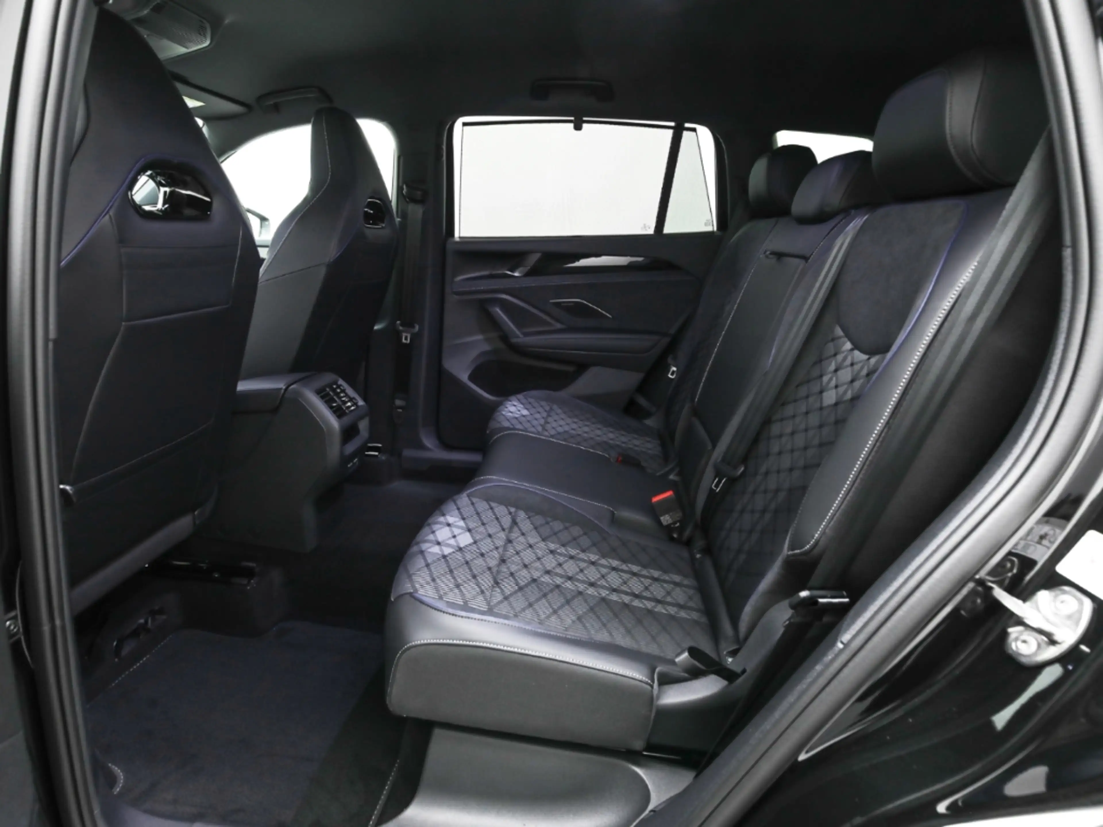 Volkswagen Tayron R-Line 2.0 TSI 4M DSG AHK Navi HuD IQ.Light — photo 13