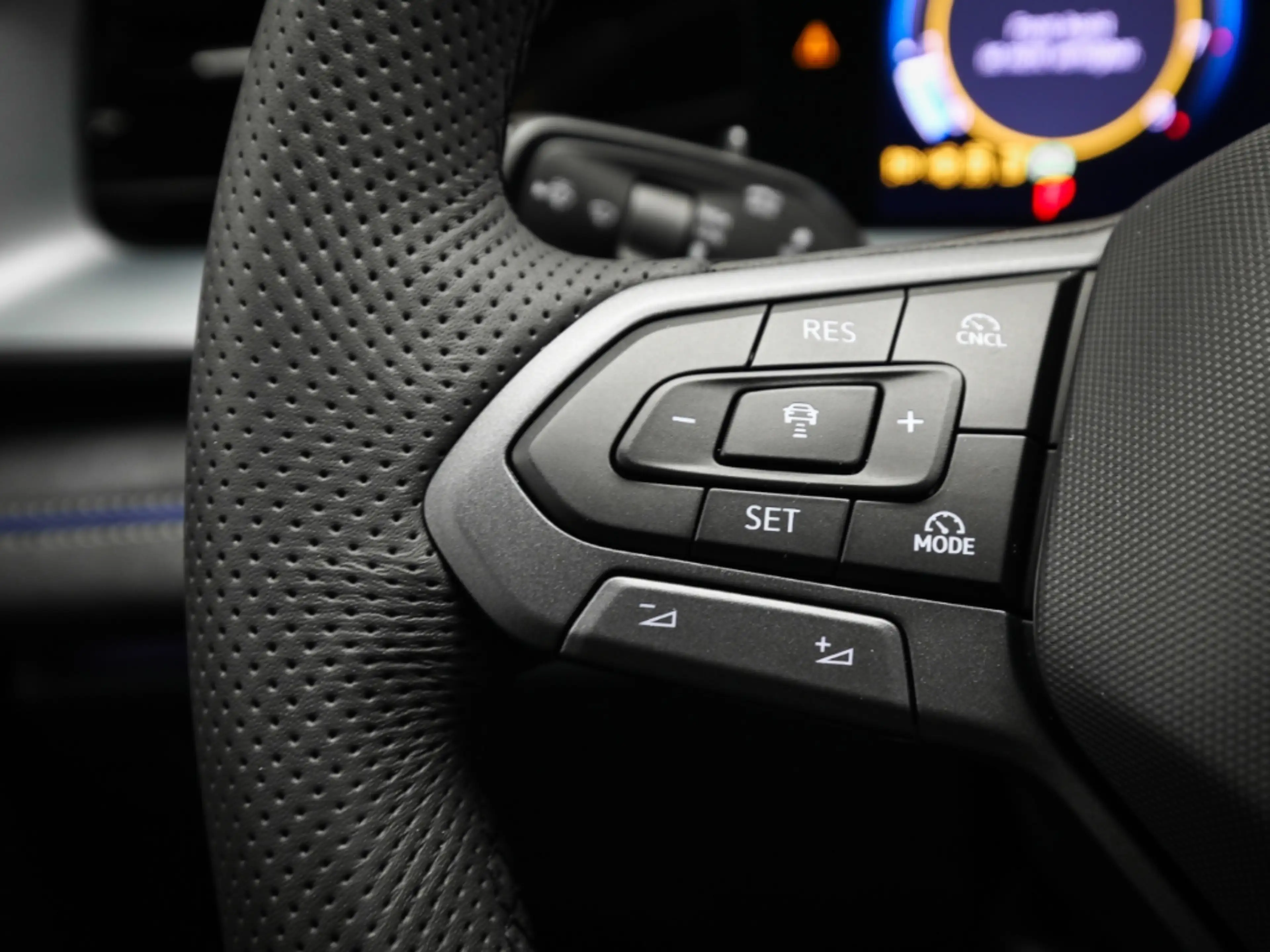 Volkswagen Tayron R-Line 2.0 TSI 4M DSG AHK Navi HuD IQ.Light — photo 9