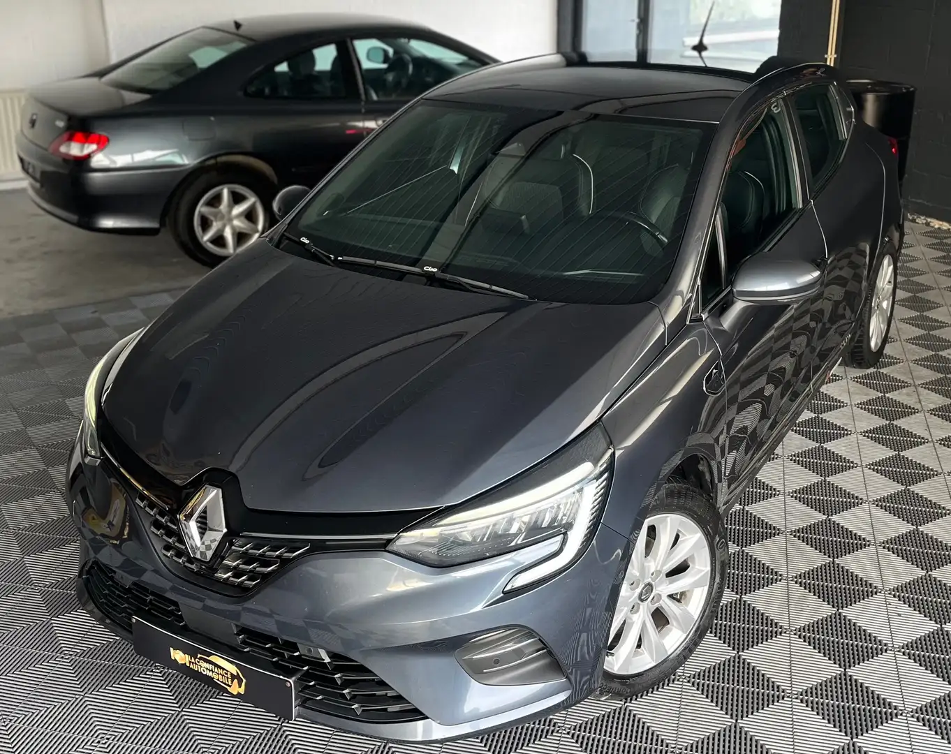 Renault Clio 1.0 TCe LPG 1er Propriétaire Garantie 12 mois Gris - 2
