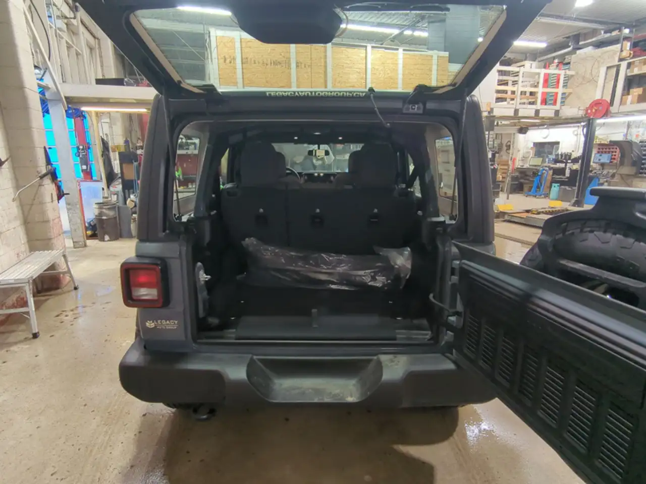 Jeep Wrangler снимка Jeep Wrangler