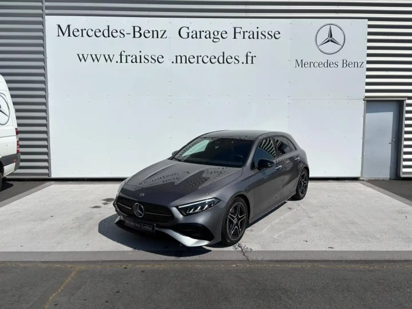 Mercedes-Benz A 200 200 d 150ch AMG Line 8G-DCT Gris - 1