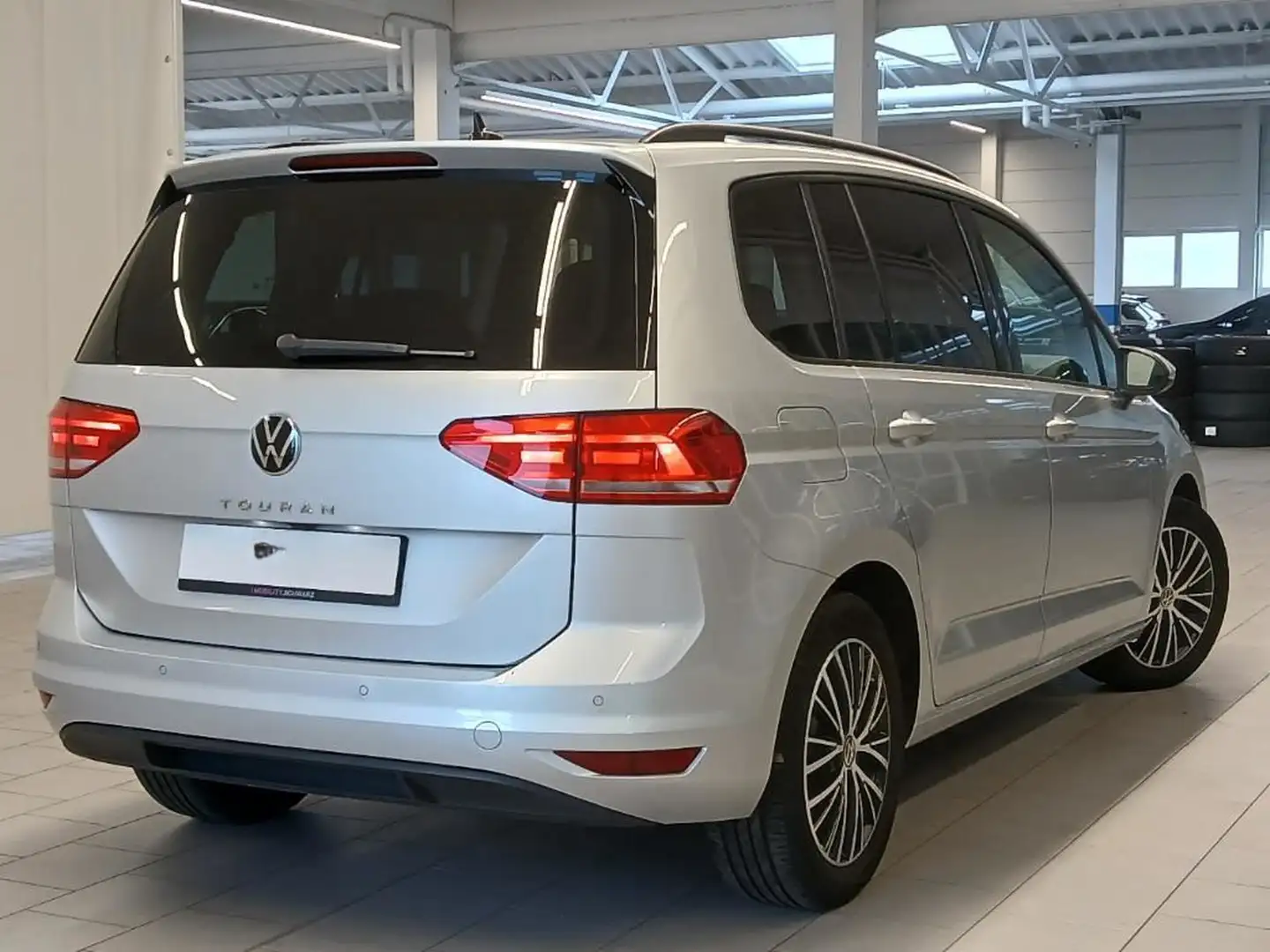 Volkswagen Touran Comfortline AHK/EASYOPEN/PANO/RFK/STNDHZNG Silber - 2