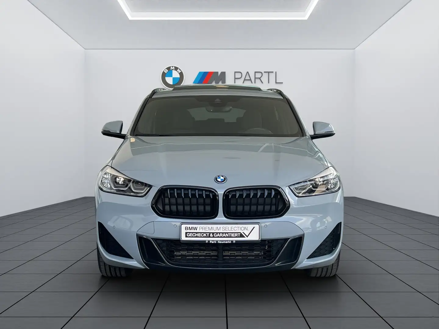 BMW X2 xDrive25e M-Sport Navi LED PDC Pano HiFi Grijs - 2