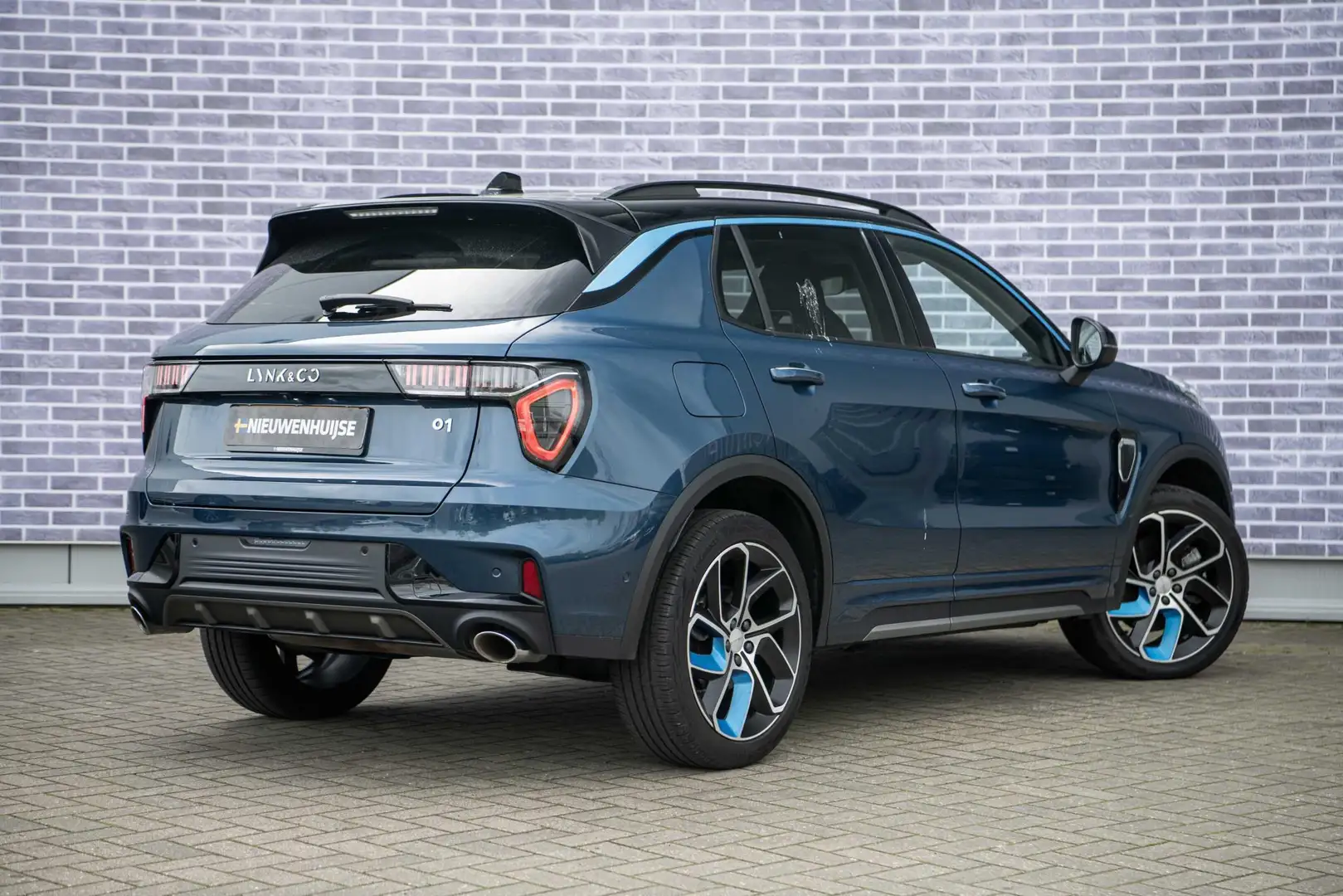 Lynk & Co 01 Plug-in Hybrid 1.5 | 360 camera | Panoramadak | Ad Blauw - 2