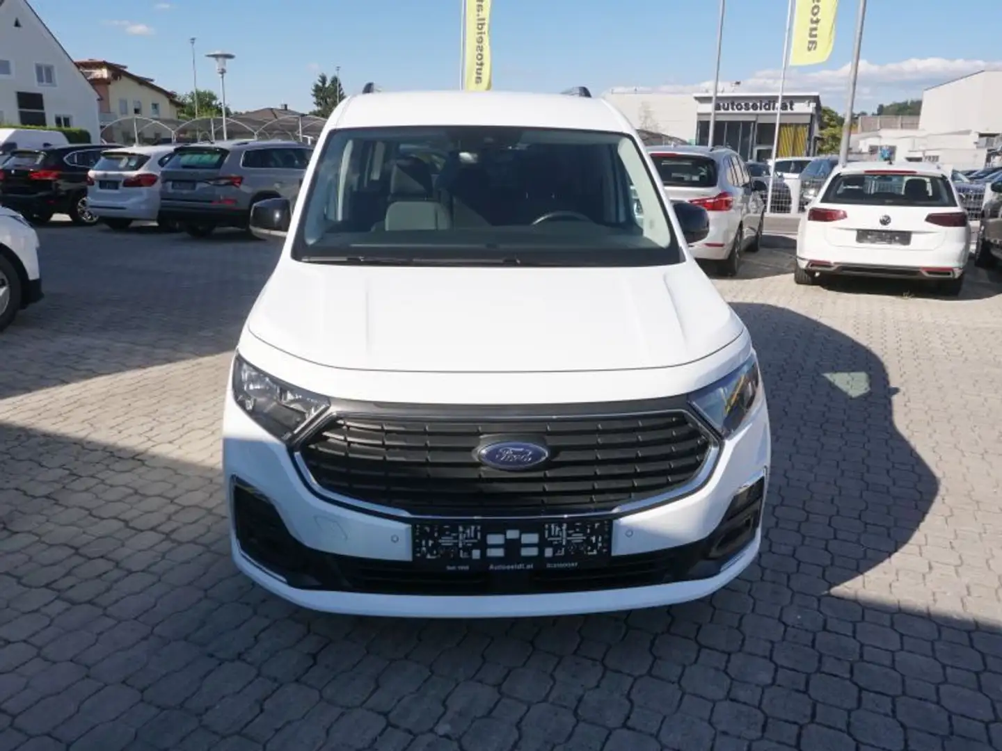 Ford Tourneo Connect 2,0 EcoBlue L1 Titanium *SITZHZG* Weiß - 2
