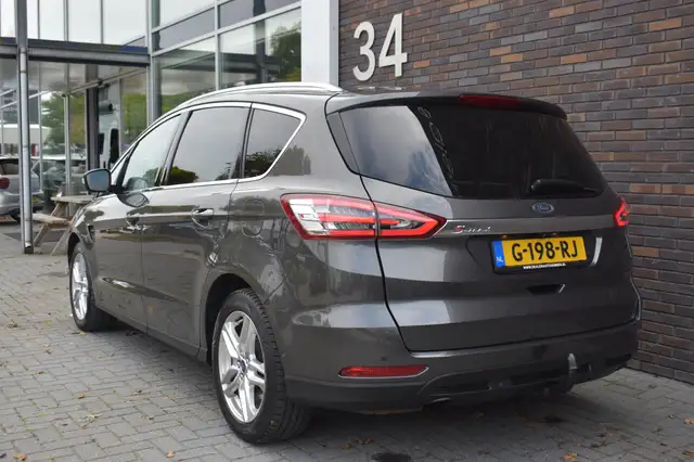 Ford S-Max view 3