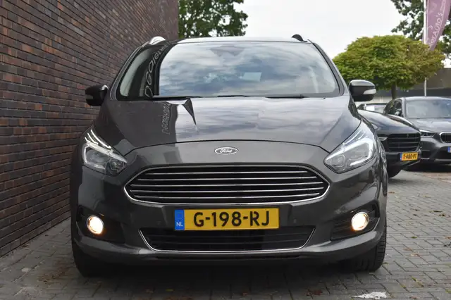 Ford S-Max view 8