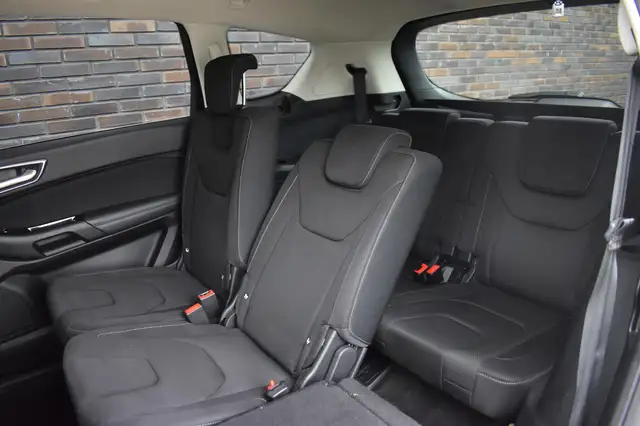 Ford S-Max view 6