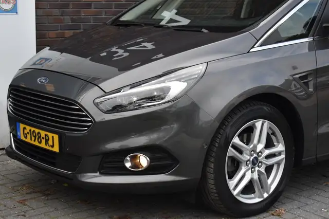 Ford S-Max view 9
