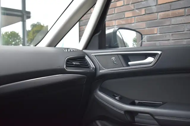 Ford S-Max view 26