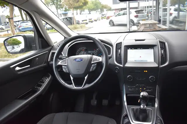 Ford S-Max view 14