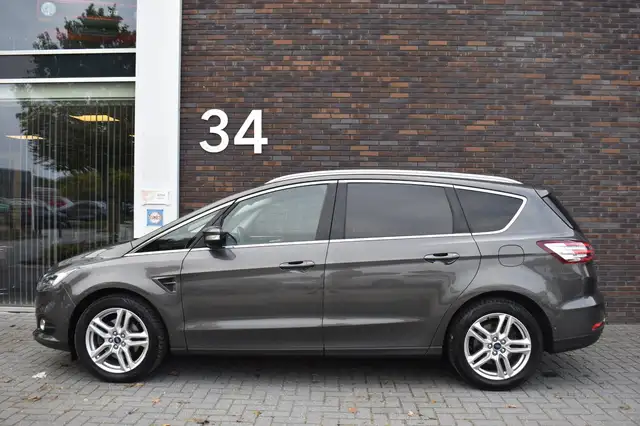 Ford S-Max view 10