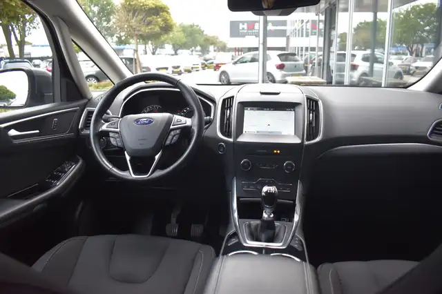 Ford S-Max view 13