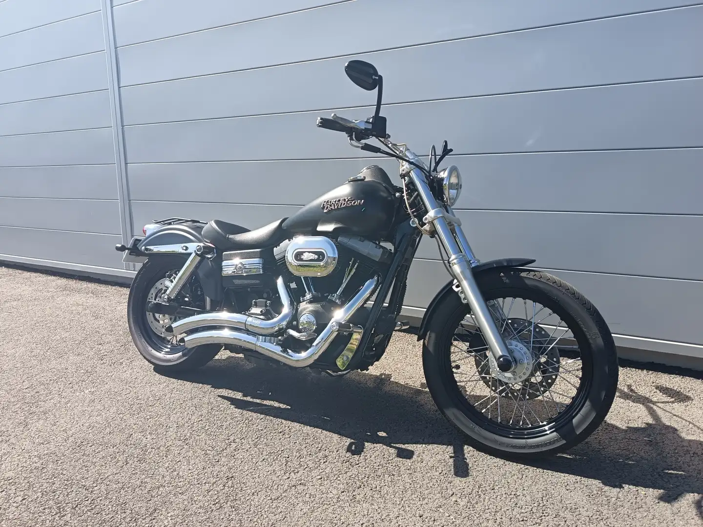 Harley-Davidson Dyna Street Bob Noir - 2