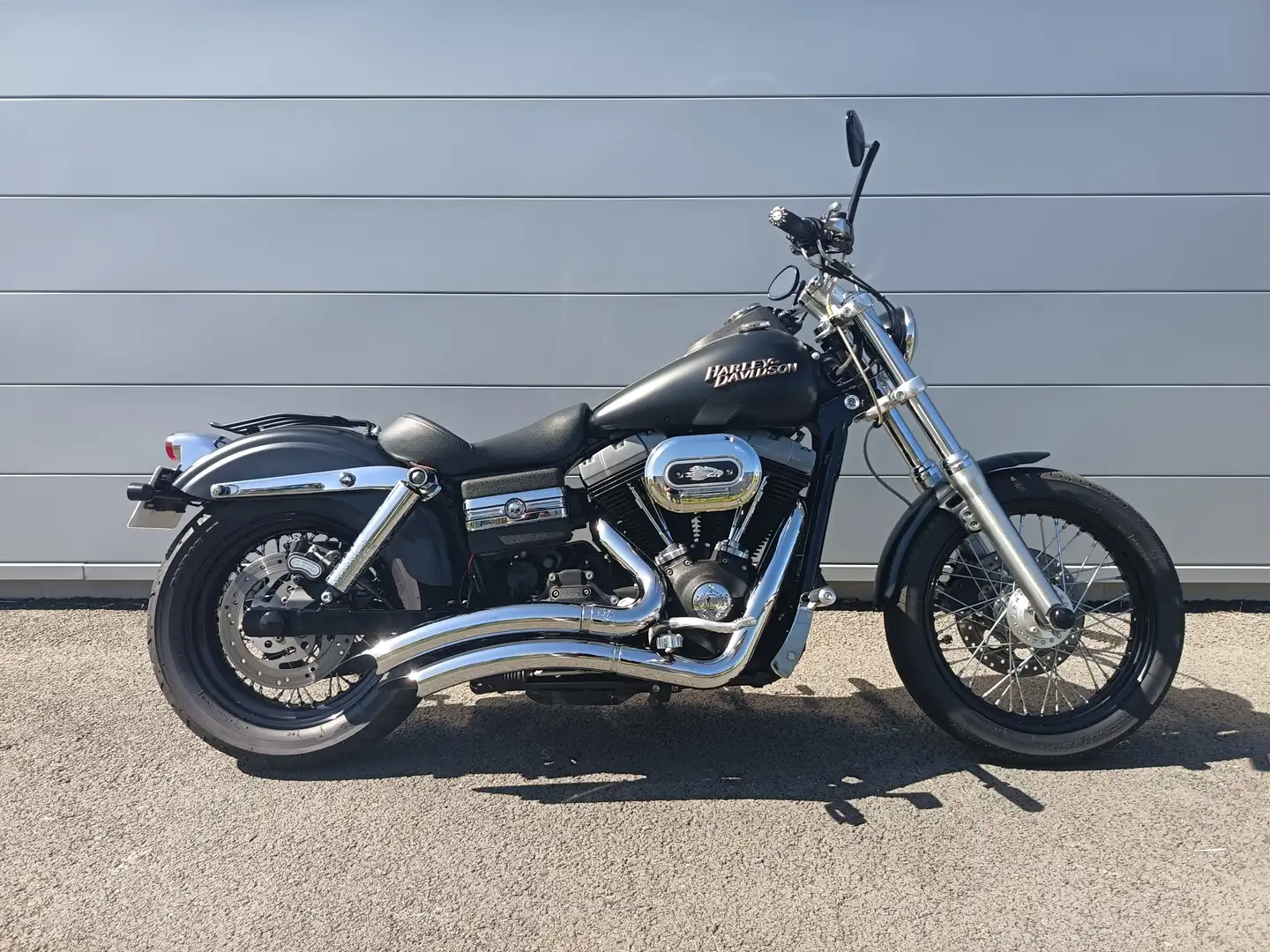 Harley-Davidson Dyna Street Bob Noir - 1