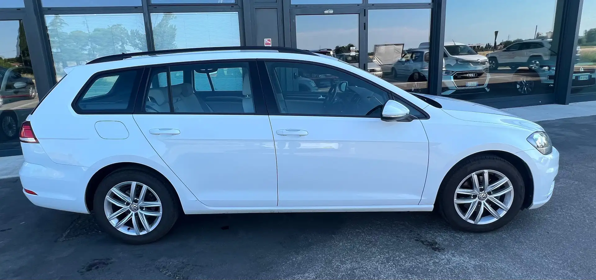 Volkswagen Golf Variant Golf VII 2017 Variant 1.6 tdi Business 115cv Bianco - 2