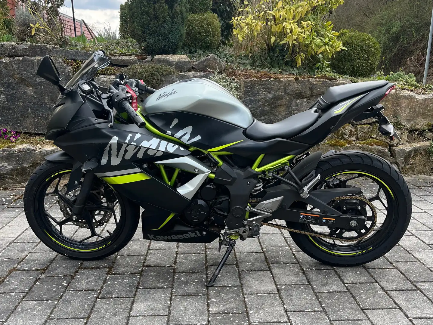 Kawasaki Ninja 125 BX 125A Negro - 1