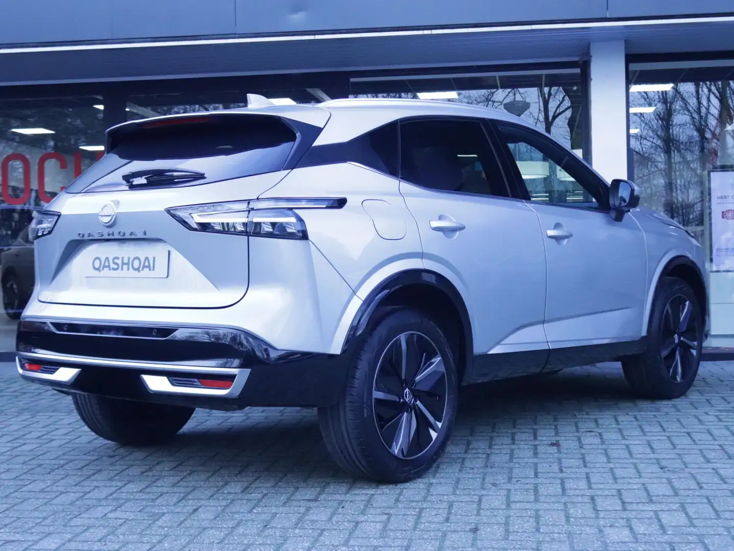 Nissan Qashqai 1.3 MHEV Xtronic 158 Tekna Zilver - 2