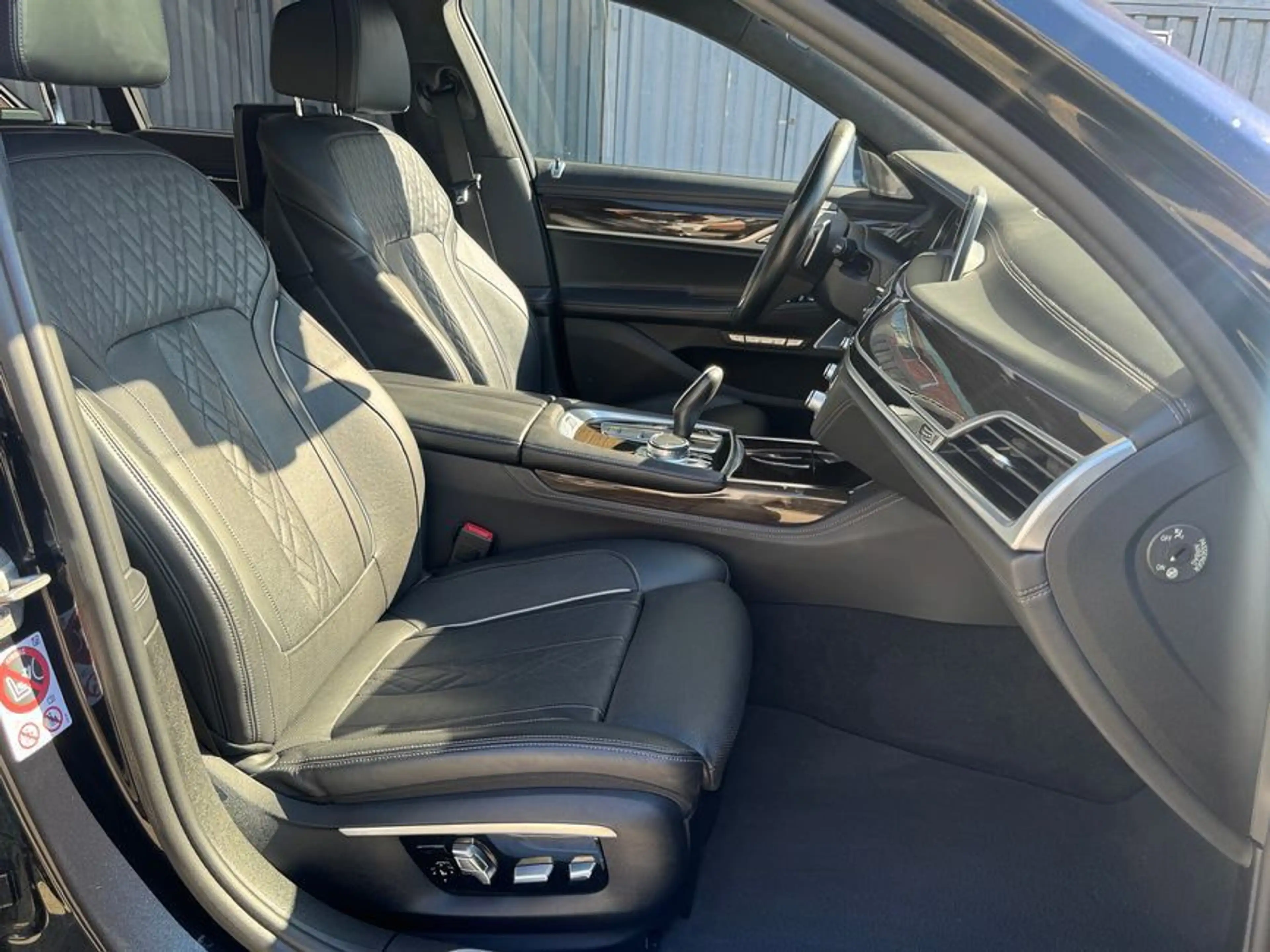 BMW 750 i xDrive Massage B&W Einzelsitze TV VOLL — photo 10