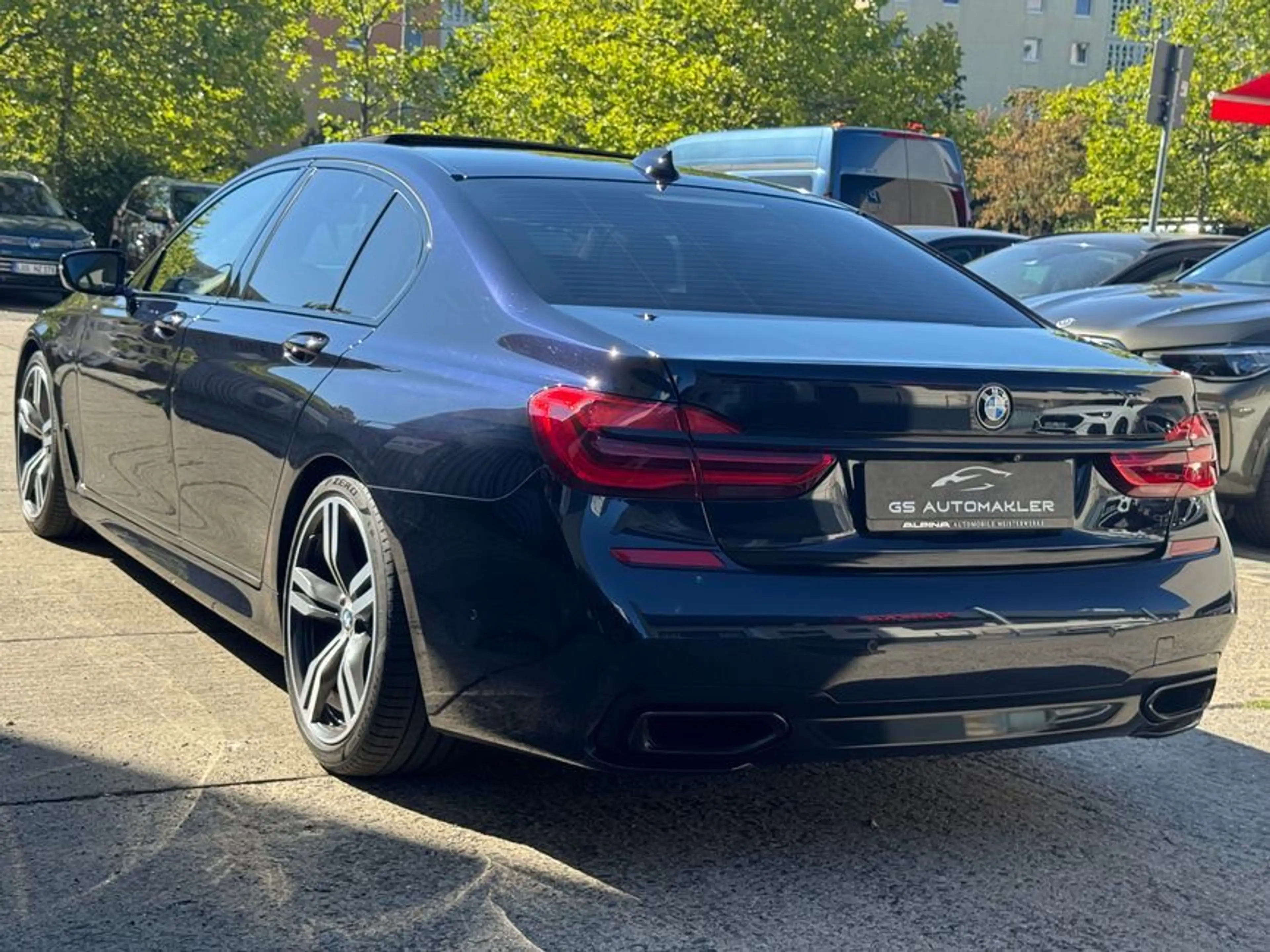 BMW 750 i xDrive Massage B&W Einzelsitze TV VOLL — photo 7