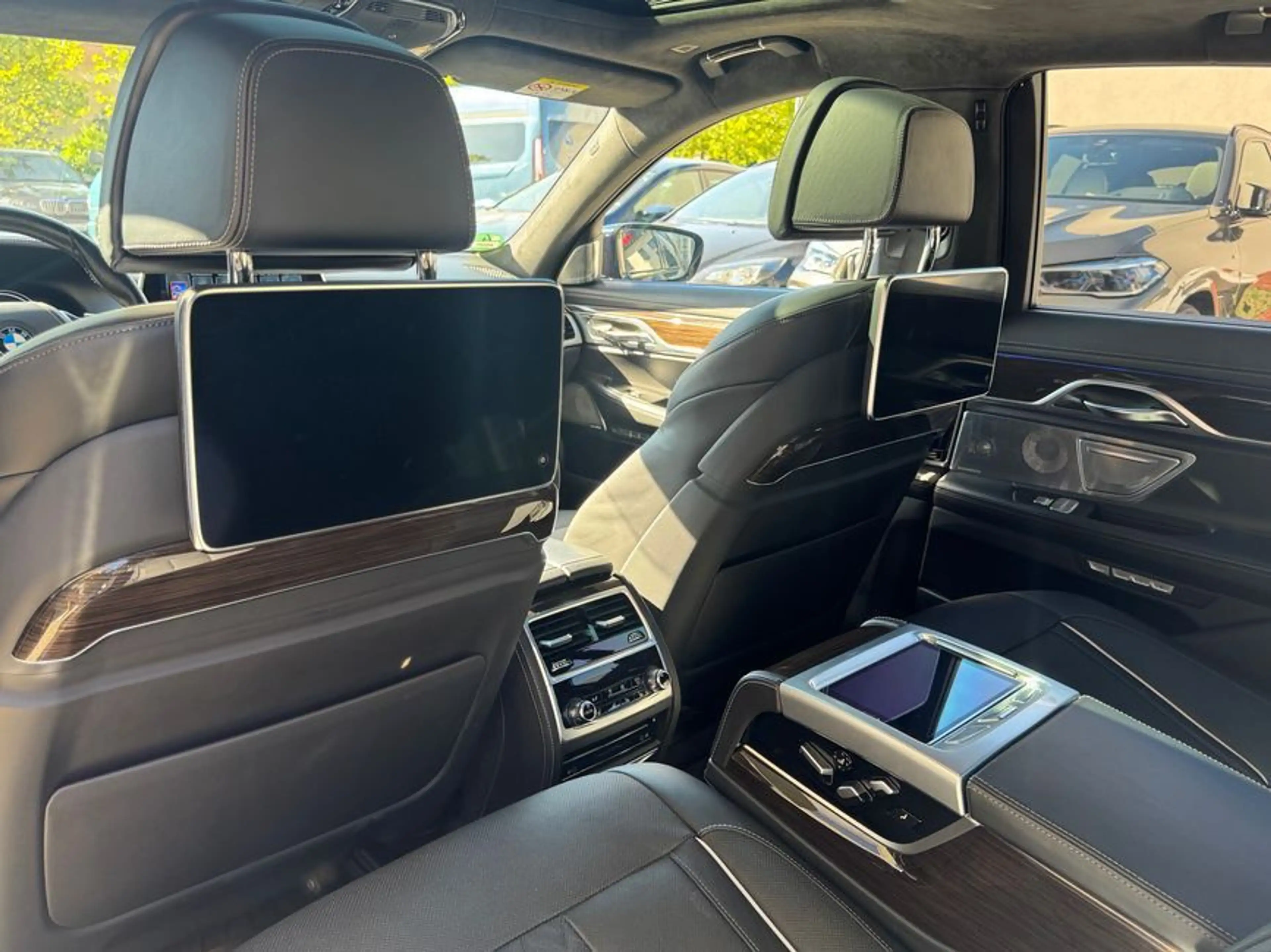 BMW 750 i xDrive Massage B&W Einzelsitze TV VOLL — photo 13