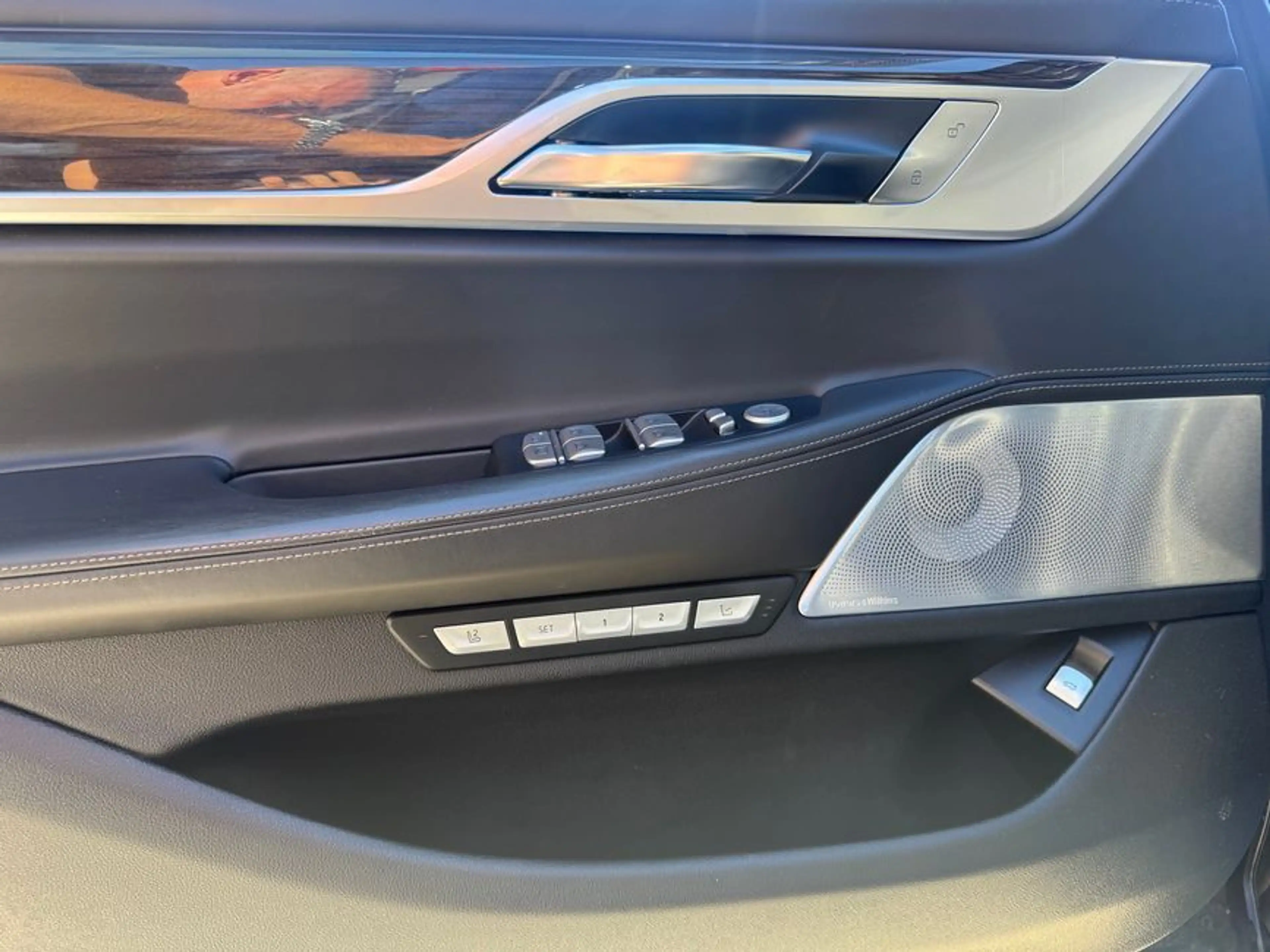 BMW 750 i xDrive Massage B&W Einzelsitze TV VOLL — photo 9