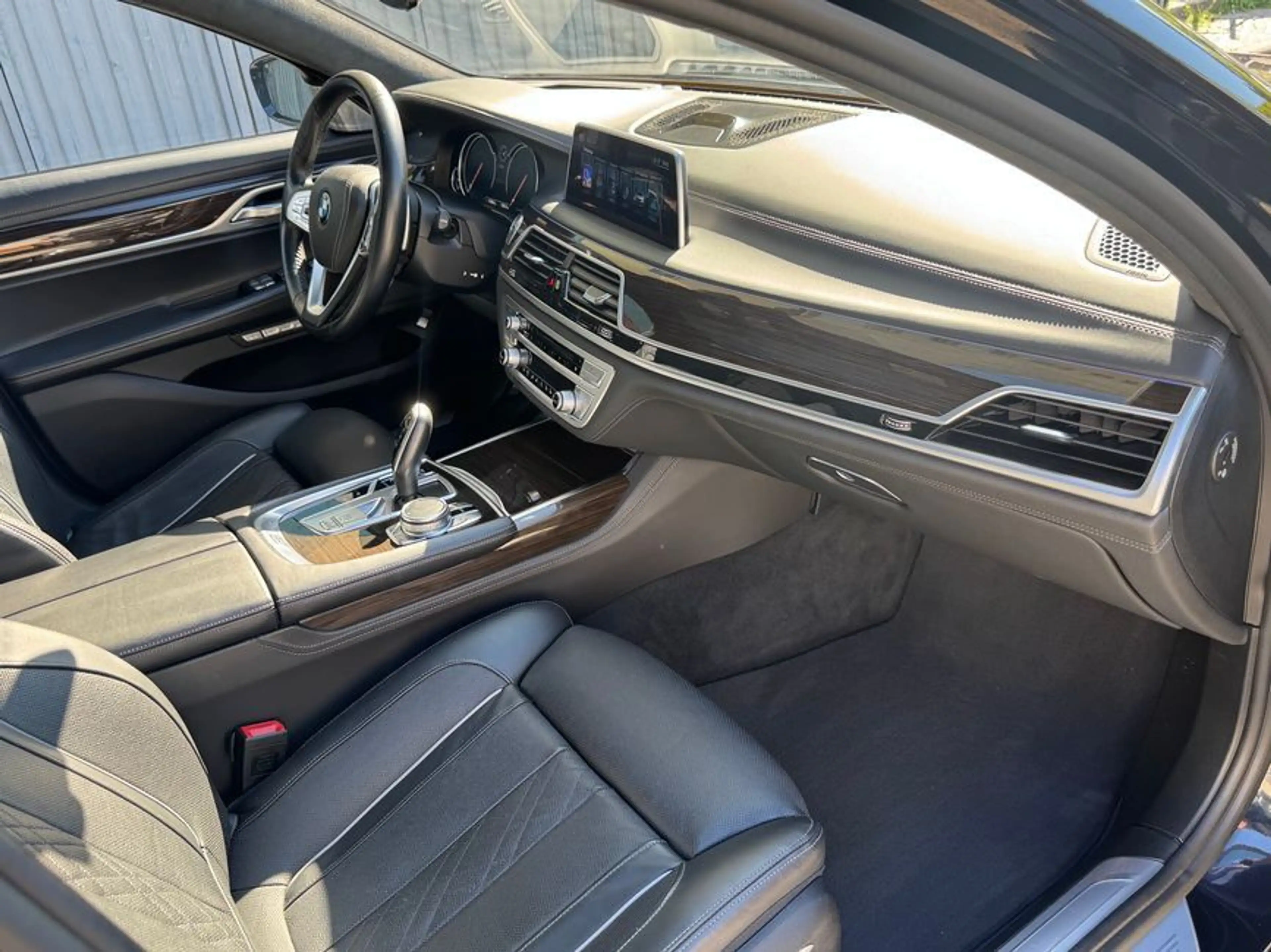 BMW 750 i xDrive Massage B&W Einzelsitze TV VOLL — photo 12