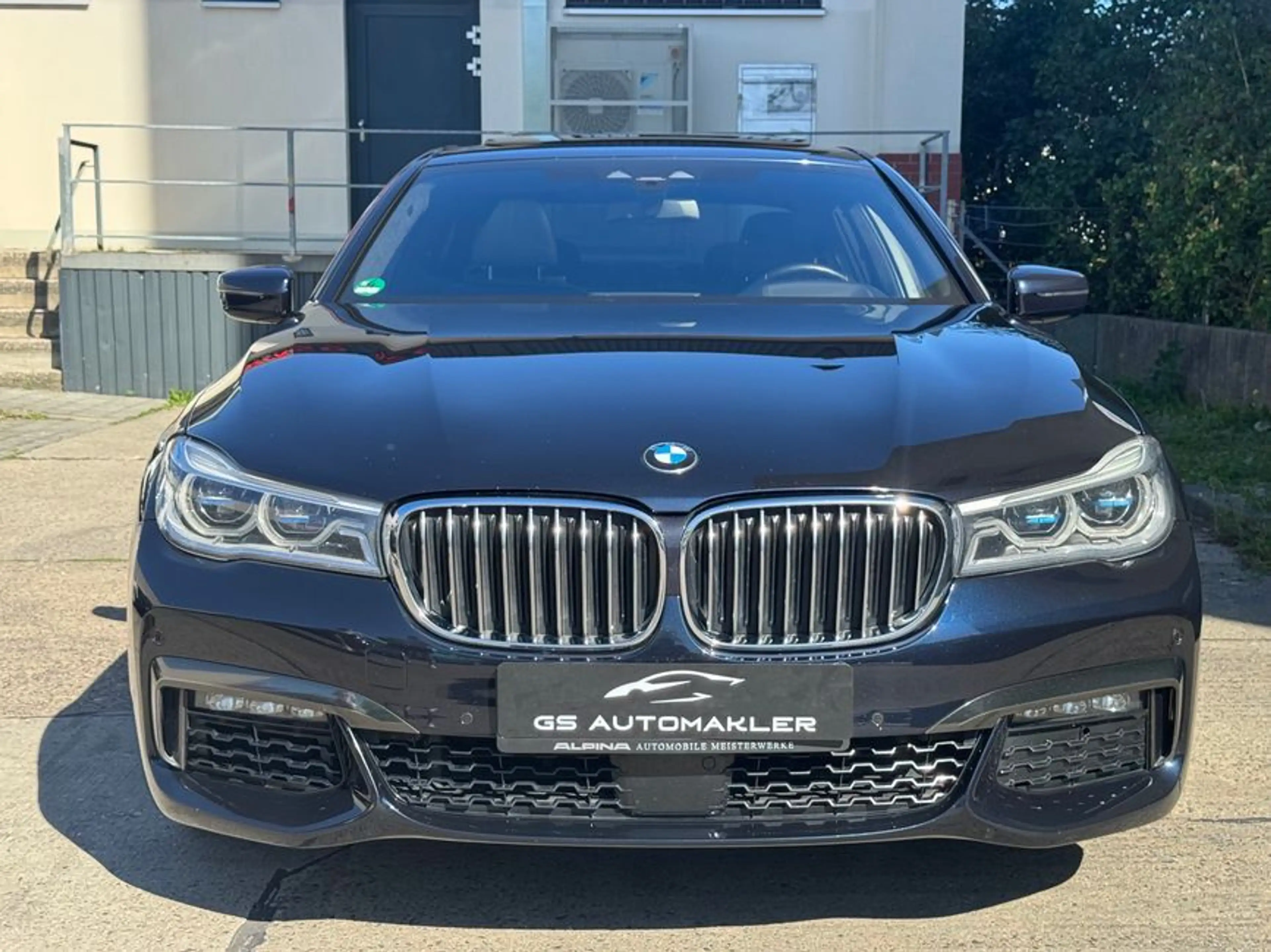 BMW 750 i xDrive Massage B&W Einzelsitze TV VOLL — photo 3