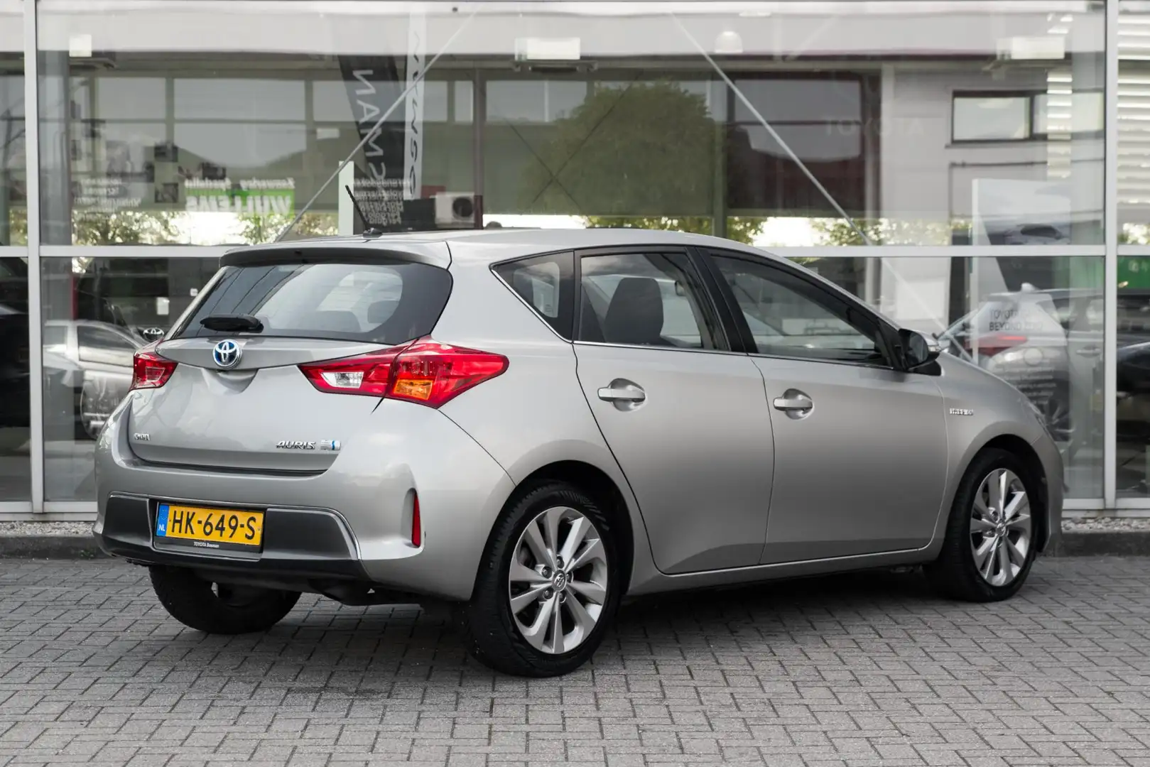 Toyota Auris 1.8 Hybrid Executive Grau - 2