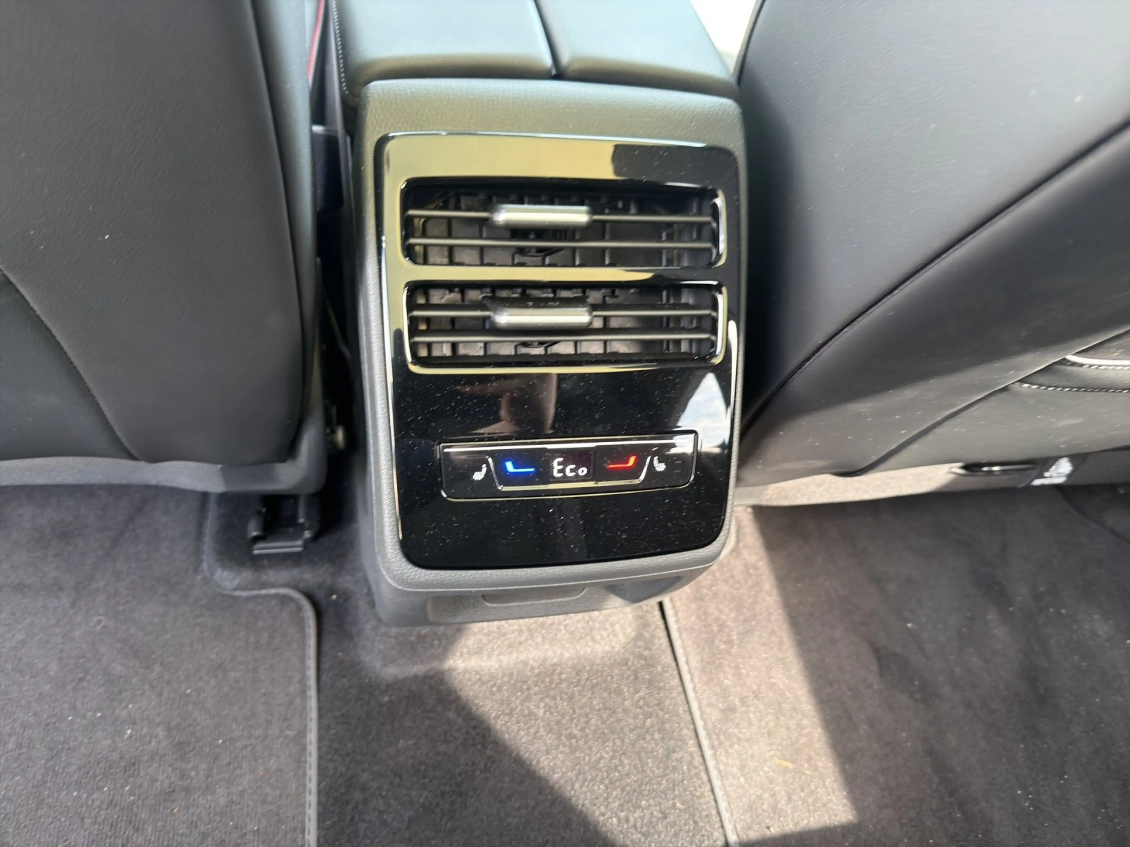 Volkswagen ID.7 4MOTION GTX Tourer | LED | AHK | NAVI — photo 14