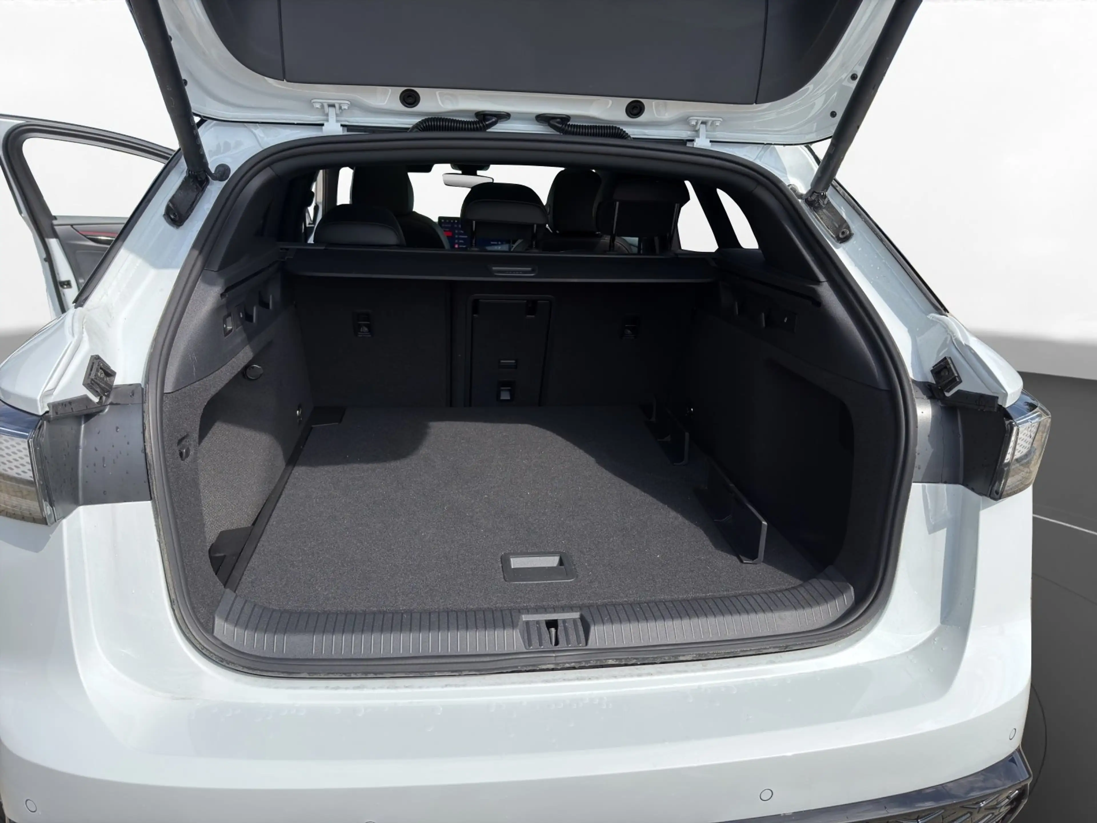 Volkswagen ID.7 4MOTION GTX Tourer | LED | AHK | NAVI — photo 15