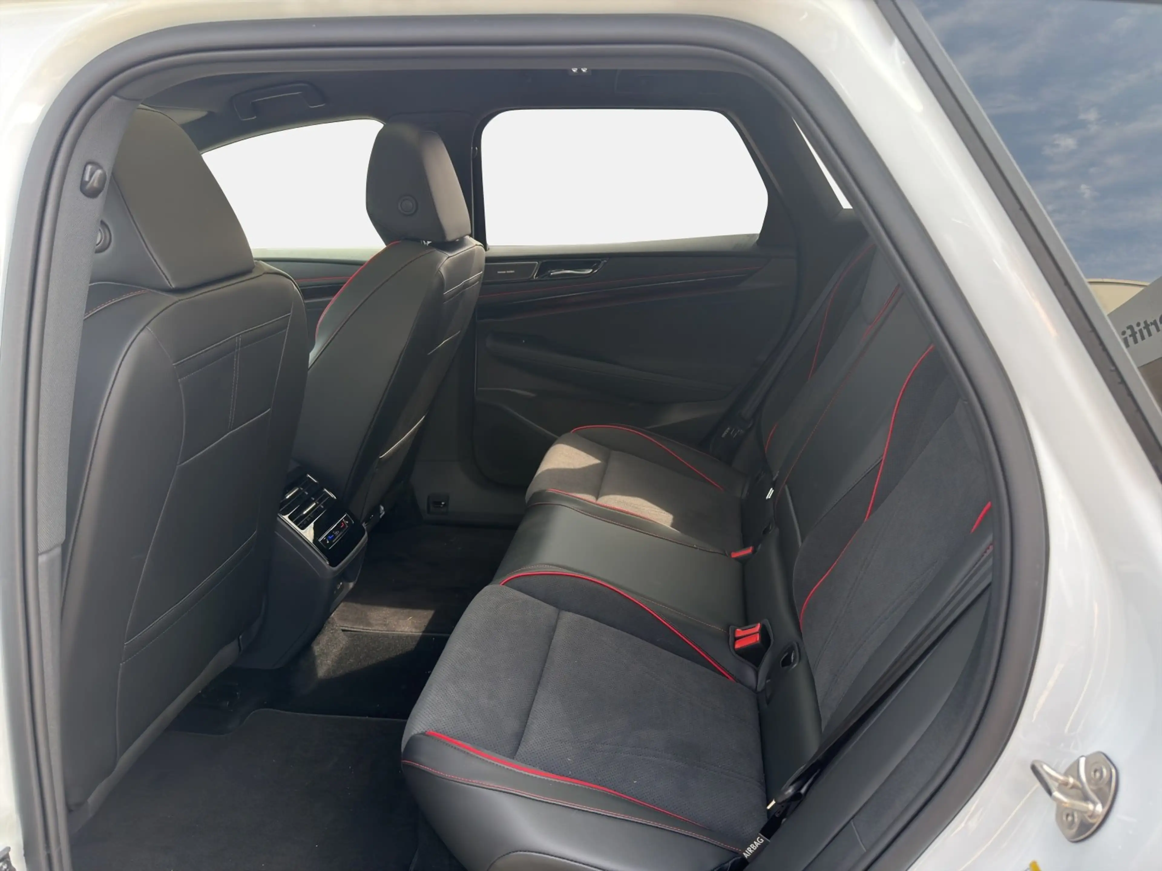 Volkswagen ID.7 4MOTION GTX Tourer | LED | AHK | NAVI — photo 11