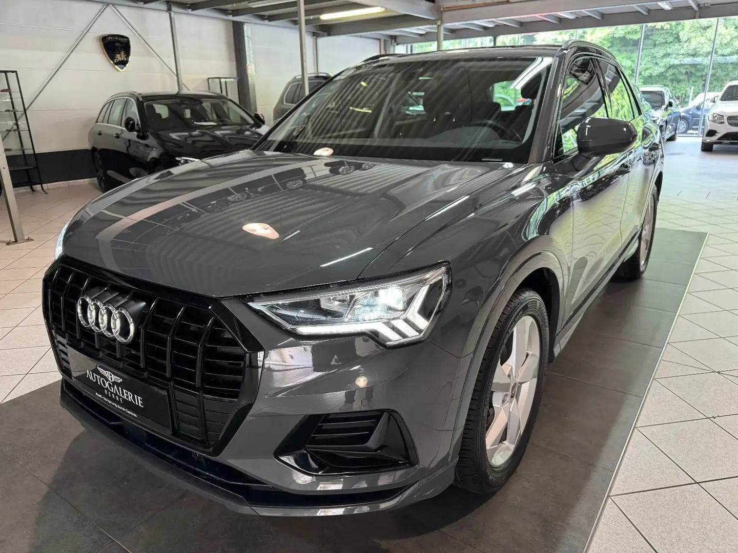 Audi Q3 35 TDI advanced*PANO*LED*ACC*AHK*R-KAMERA*19" Grau - 1
