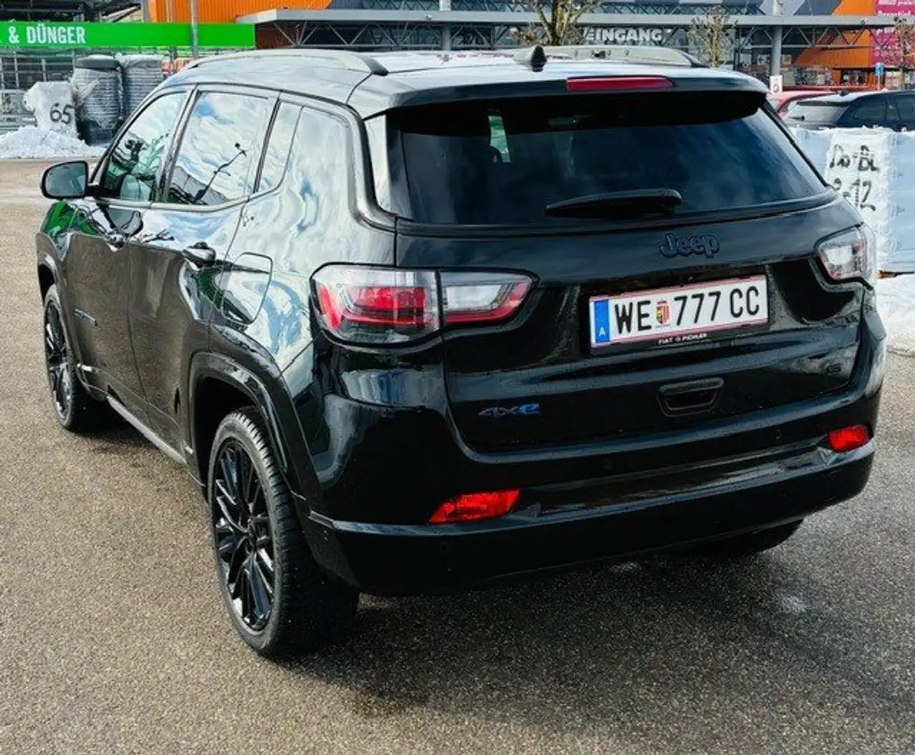 Jeep Compass S Plug-In Hybrid 4WD Schwarz - 2