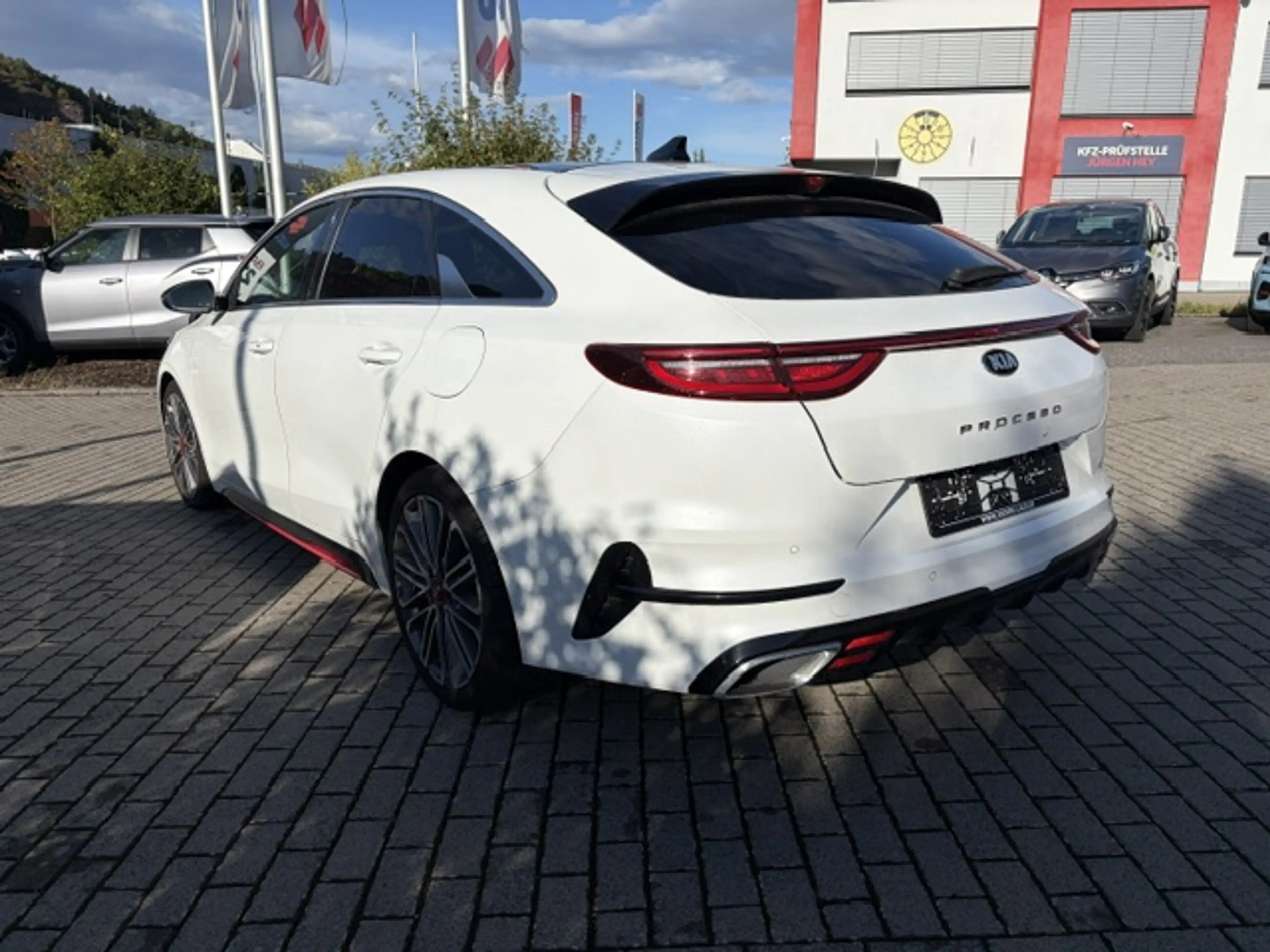 Kia ProCeed / pro_cee'd ProCeed 1.6 T-GDI OPF GT — photo 4