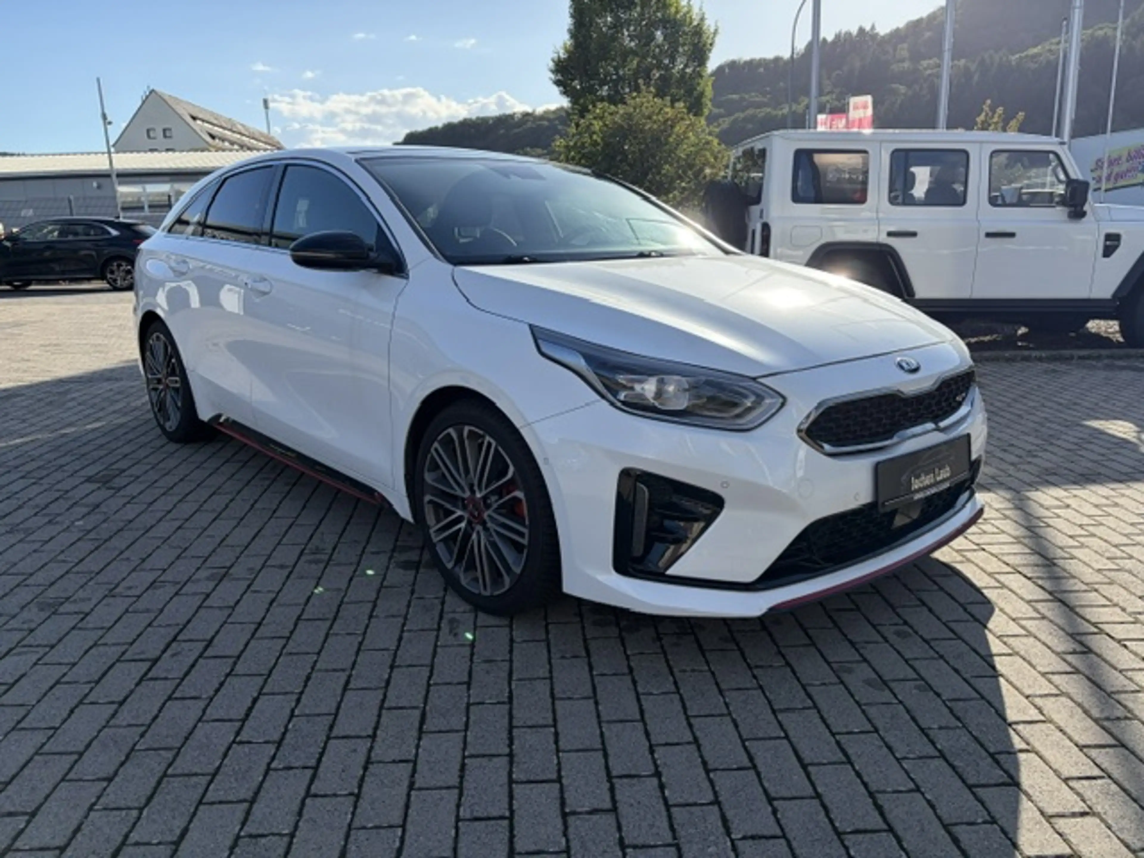 Kia ProCeed / pro_cee'd ProCeed 1.6 T-GDI OPF GT — photo 2