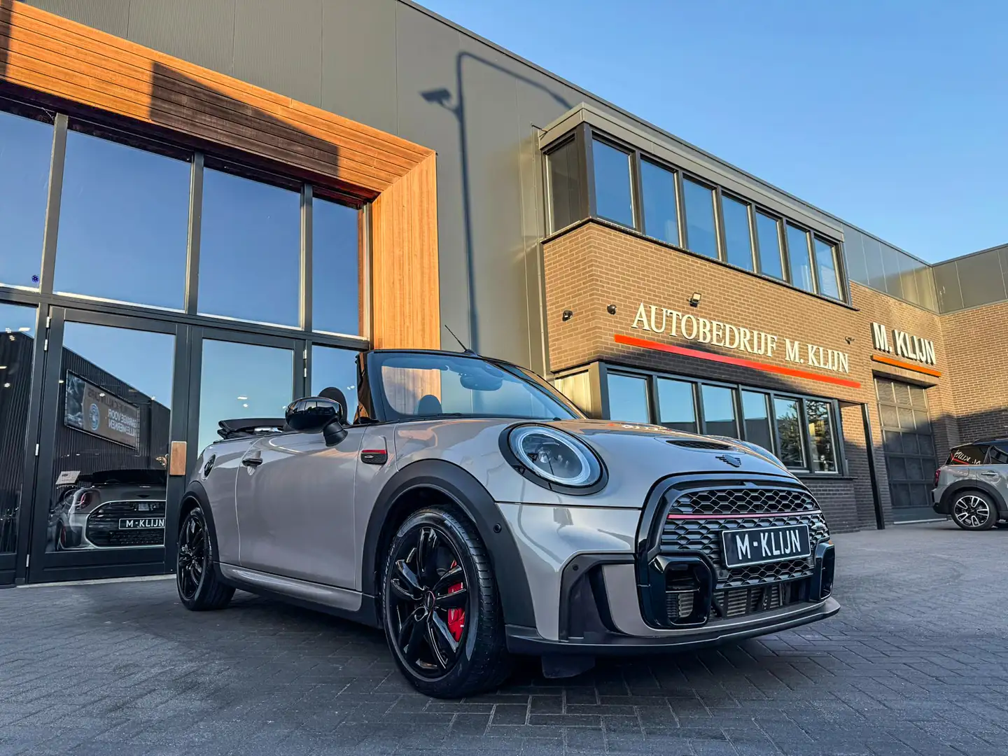 MINI John Cooper Works Cabrio 2.0 JCW Pack 231pk Manual Rooftopgrey/Camera/Uniek Grau - 1