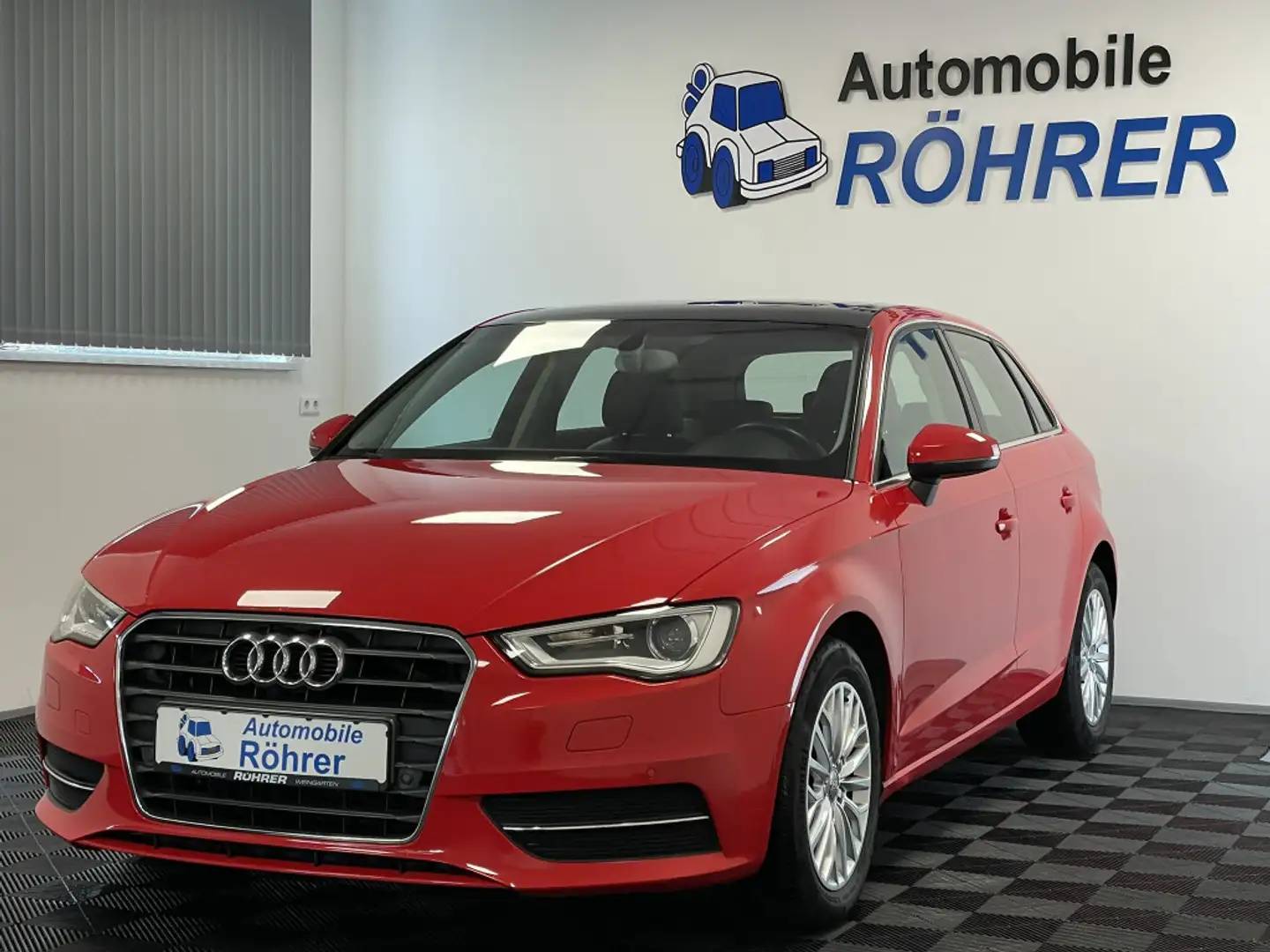 Audi A3 Sportback 1.6 TDI Pano Bi-Xenon Teilleder AHK Rot - 1