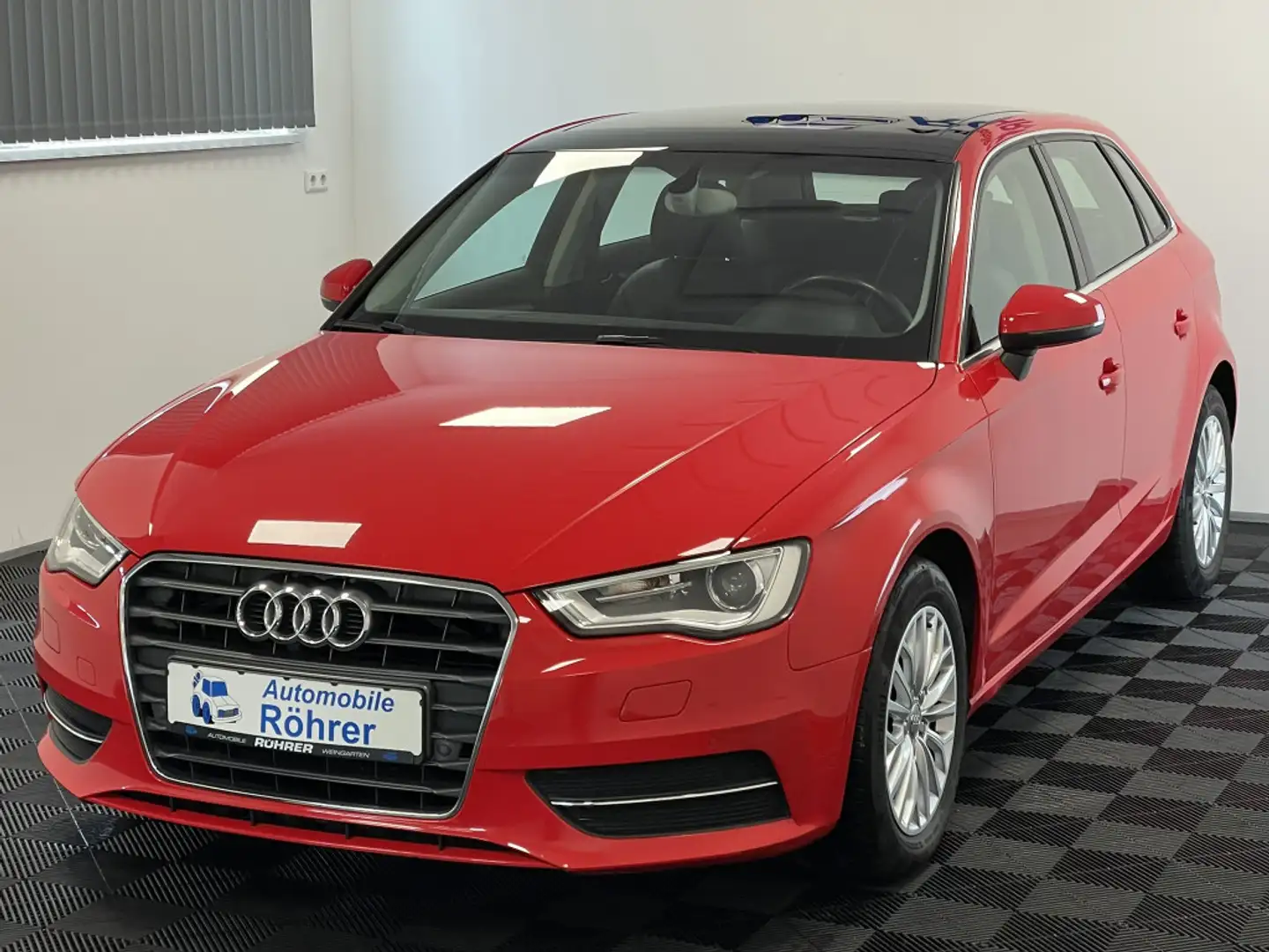 Audi A3 Sportback 1.6 TDI Pano Bi-Xenon Teilleder AHK Rot - 2