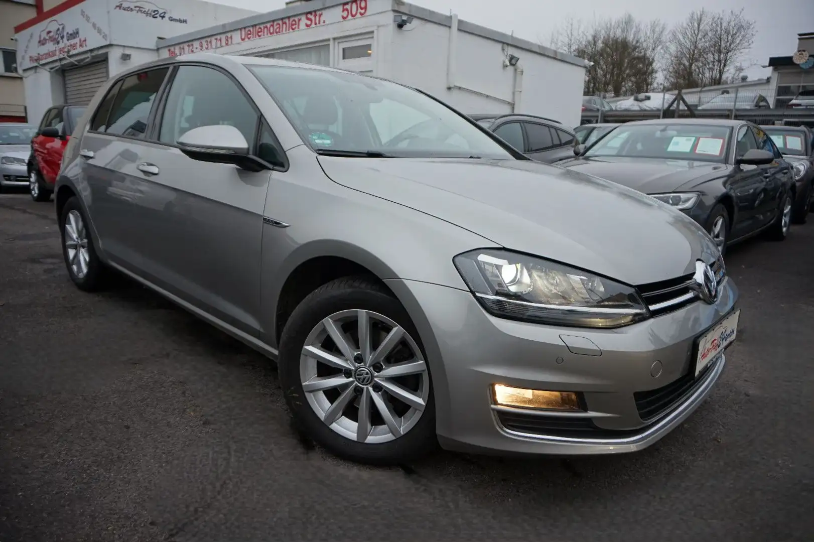 Volkswagen Golf VII Lounge*ACC*Standheiz.*AHK*Navi*Bi-Xenon Silber - 1