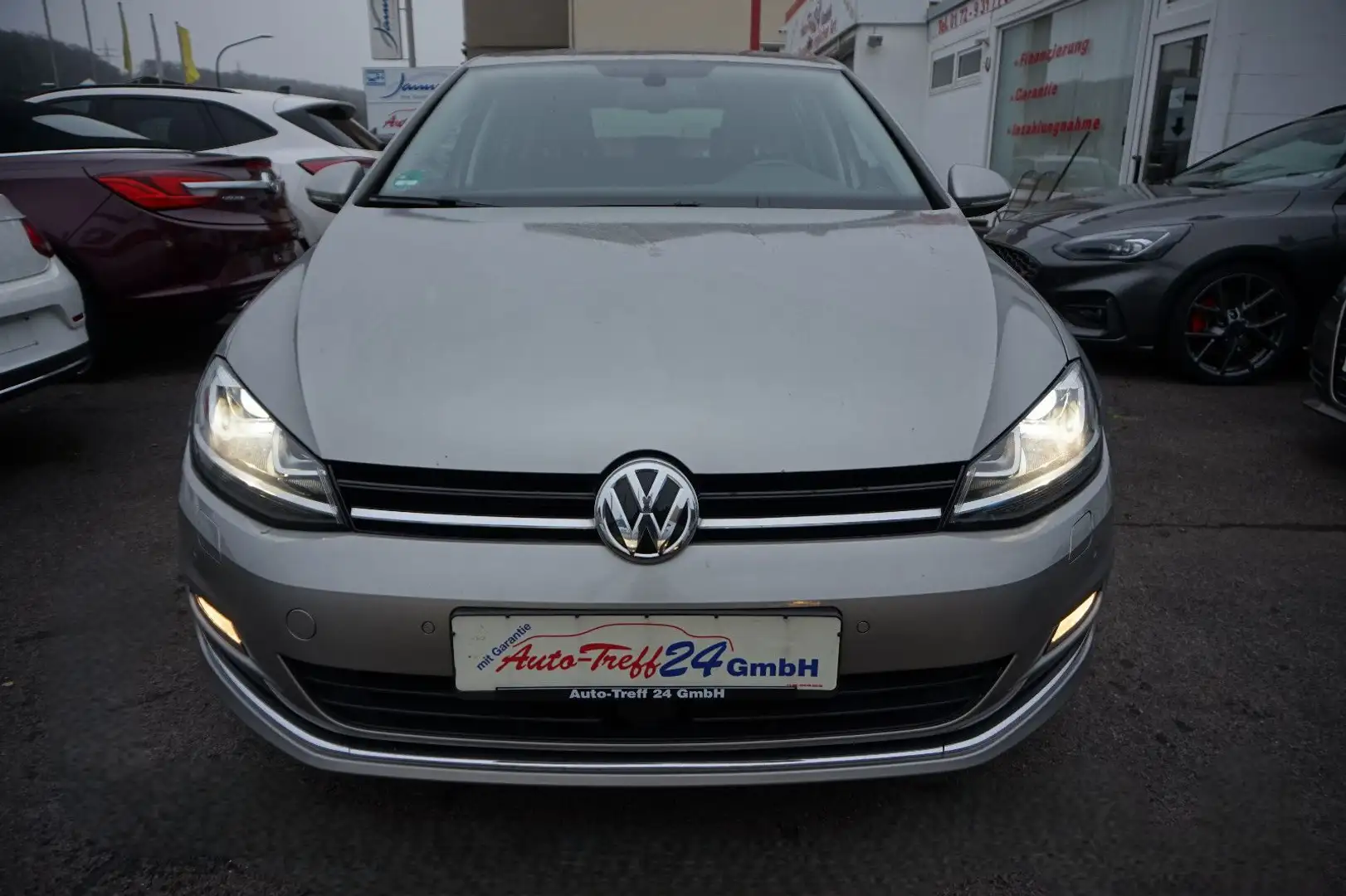 Volkswagen Golf VII Lounge*ACC*Standheiz.*AHK*Navi*Bi-Xenon Silber - 2