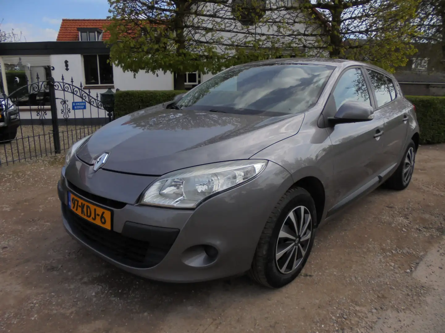 Renault Megane 1.6 Authentique **104.000 org.km. NAP**APK 1-2026* Grau - 1