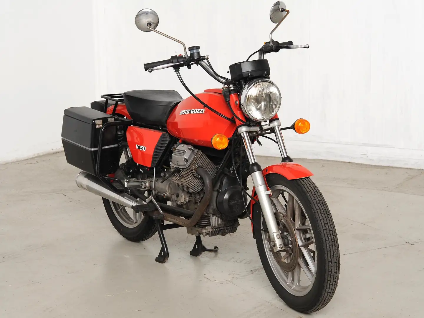 Moto Guzzi V 50 Piros - 2