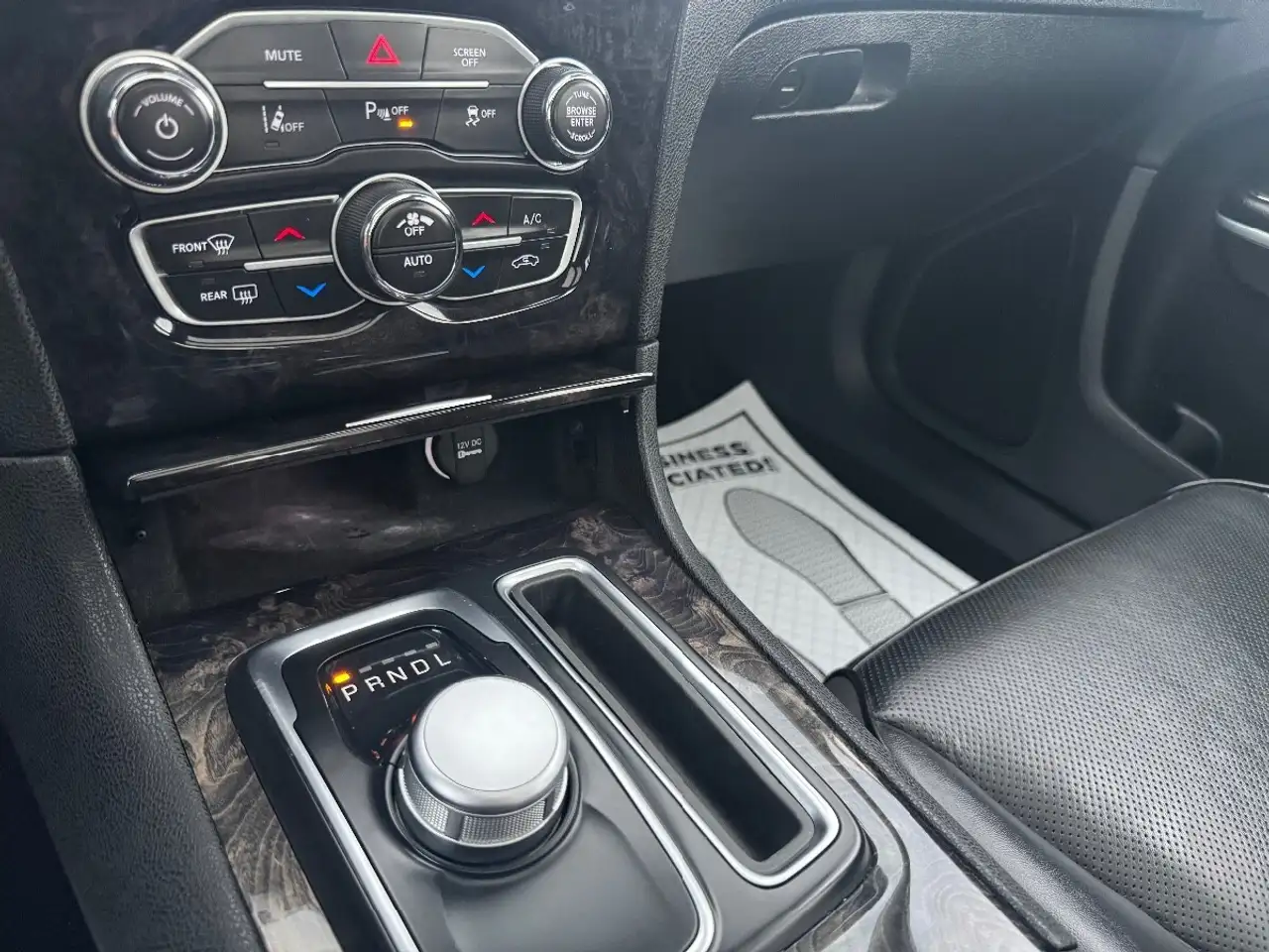 Chrysler 300 снимка Chrysler 300