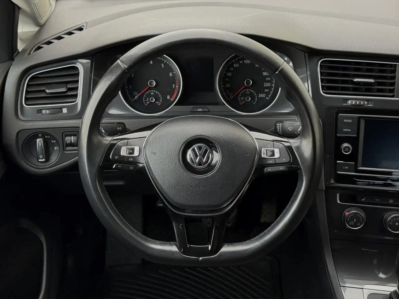 Volkswagen Golf снимка Volkswagen Golf