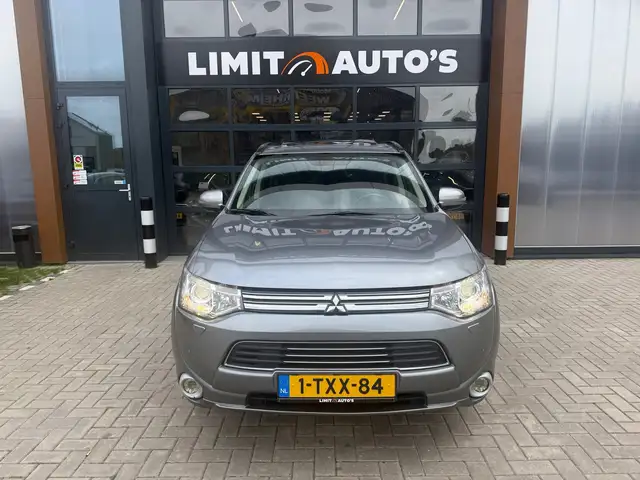 Mitsubishi Outlander view 6