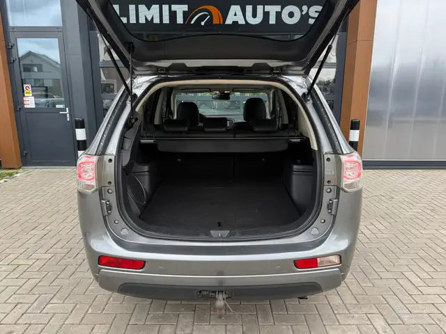 Mitsubishi Outlander view 10