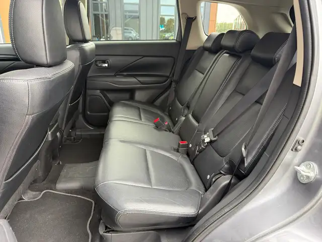Mitsubishi Outlander view 14