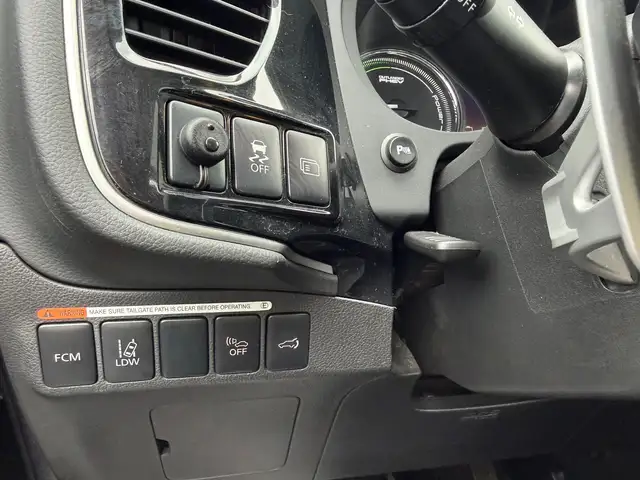 Mitsubishi Outlander view 16